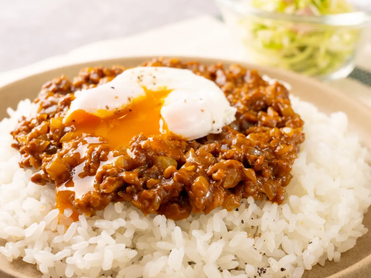 超簡単 カレールーで作るキーマカレーレシピ！ちょこっと赤ワインでコクうまアレンジ レンジでチンレシピ- ぴえ's kitchen