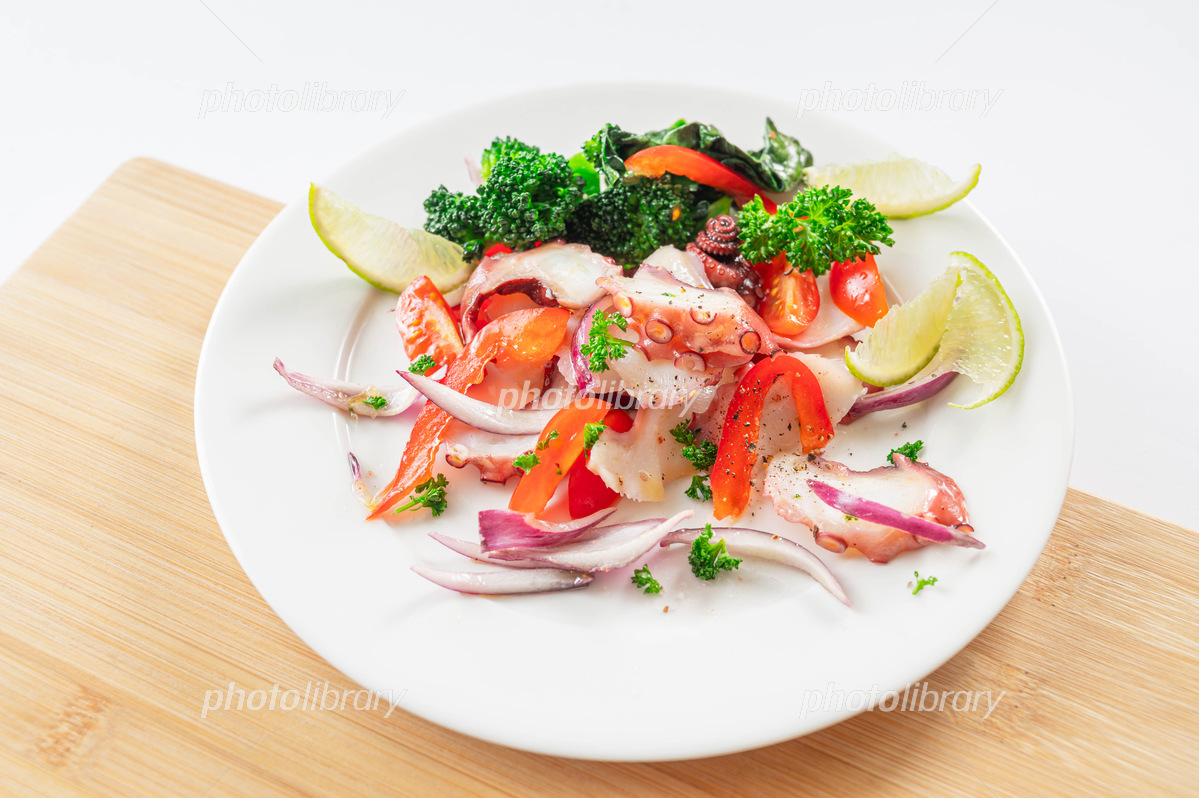 切って和えるだけ！タコのセビーチェ