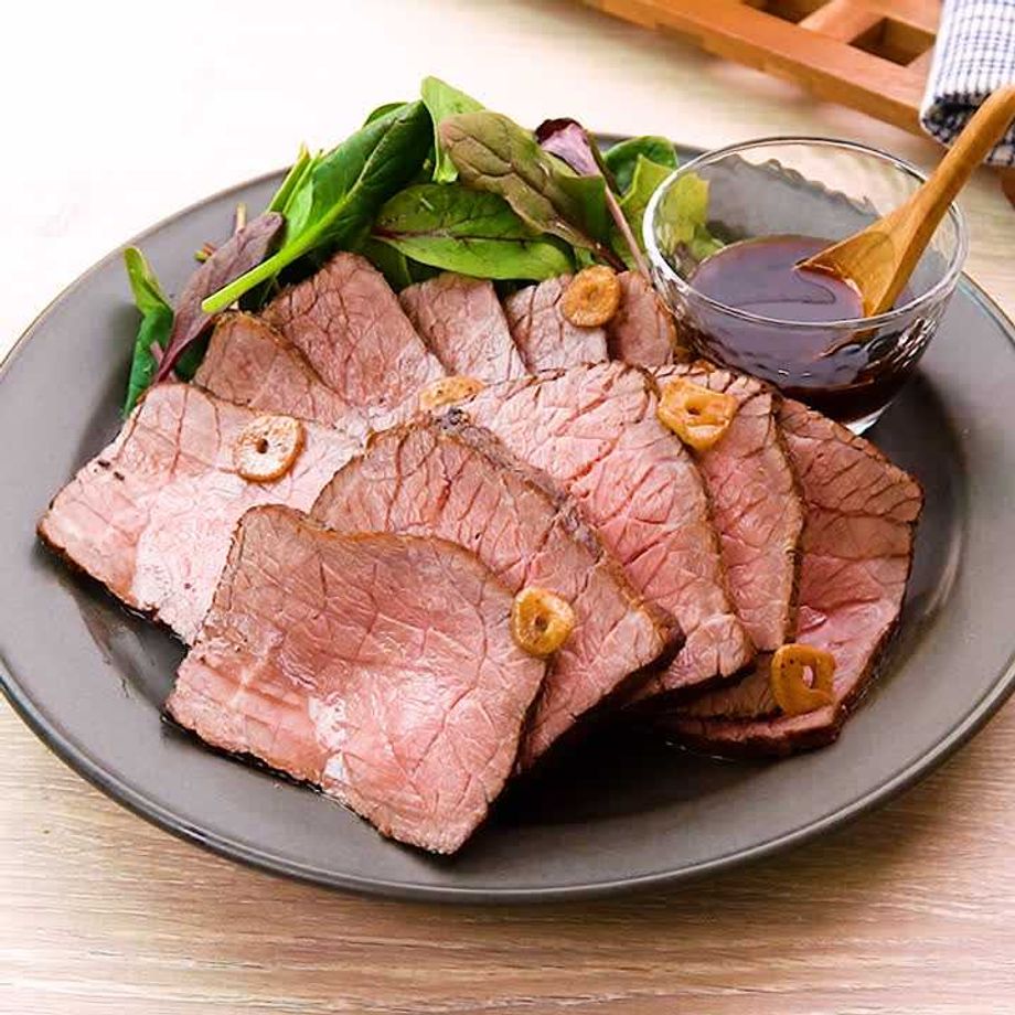 ダッチオーブンで作る絶品ローストビーフ 2種類の作り方を伝授！ アレンジレシピで翌日も楽しもう - ハピキャンキャンプ・アウトドア情報メディア