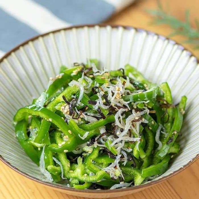 氷水に漬けるだけでピーマンが大変身！「パリパリピーマン」のおつまみ5選。イエノミスタイル 家飲みを楽しむ人の情報サイト