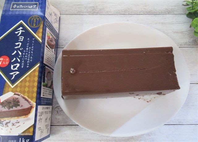 業務スーパーで購入したチョコババロアとビスケットを使ったお手軽スイーツレシピを紹介します。 ◇チョコババロア◇ 1キロ 312円 税込◇ビスケット◇ 20枚入 104円 税込そのままでもおいしいチョコババロアとビスケットを組み合わせておいしいデザートにしました