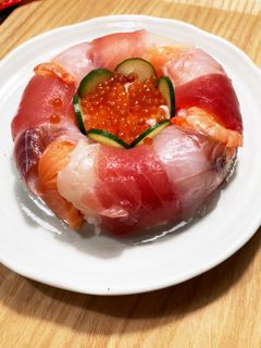 あら汁をがぶ飲みする赤ちゃん~人生初寿司屋に大興奮！~ 離乳食完了期 1歳2ヶ月みはるんchannel - YouTube