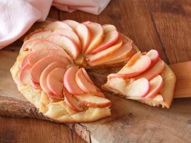 ベーキングパウダー不要！りんごと小麦粉で作る簡単フライパンケーキレシピ