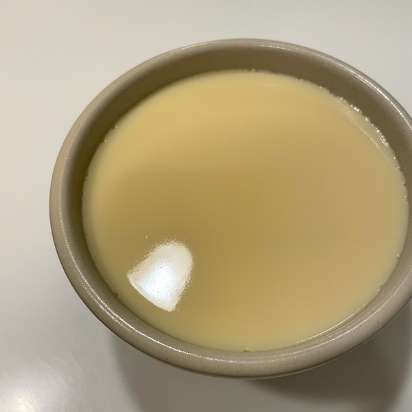 大フライパンにうち鍋をセットして 大きな茶碗蒸しにチャレンジ🤍 かまぼこ、かにかま多めですけどすみっこぐらしのかまぼこお風呂🛁入ってる感じになりました😅レシピ ・卵 Lサイズ2個 120g・和風だし 360ml 仕上がり水＋市販の