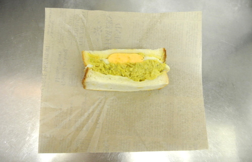 ワックスペーパーを使ったサンドイッチの包み方Youki Style Magazine 容器スタイルマガジン