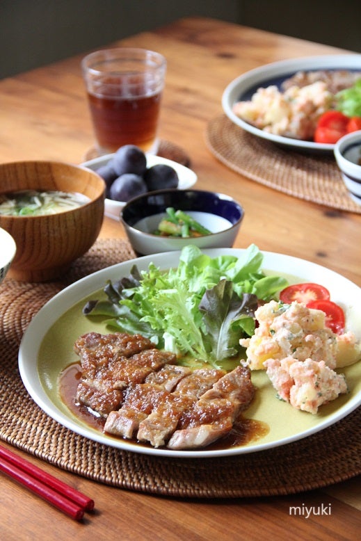 トンテキ』 ガーリック玉ねぎソースand recipe アンドレシピ