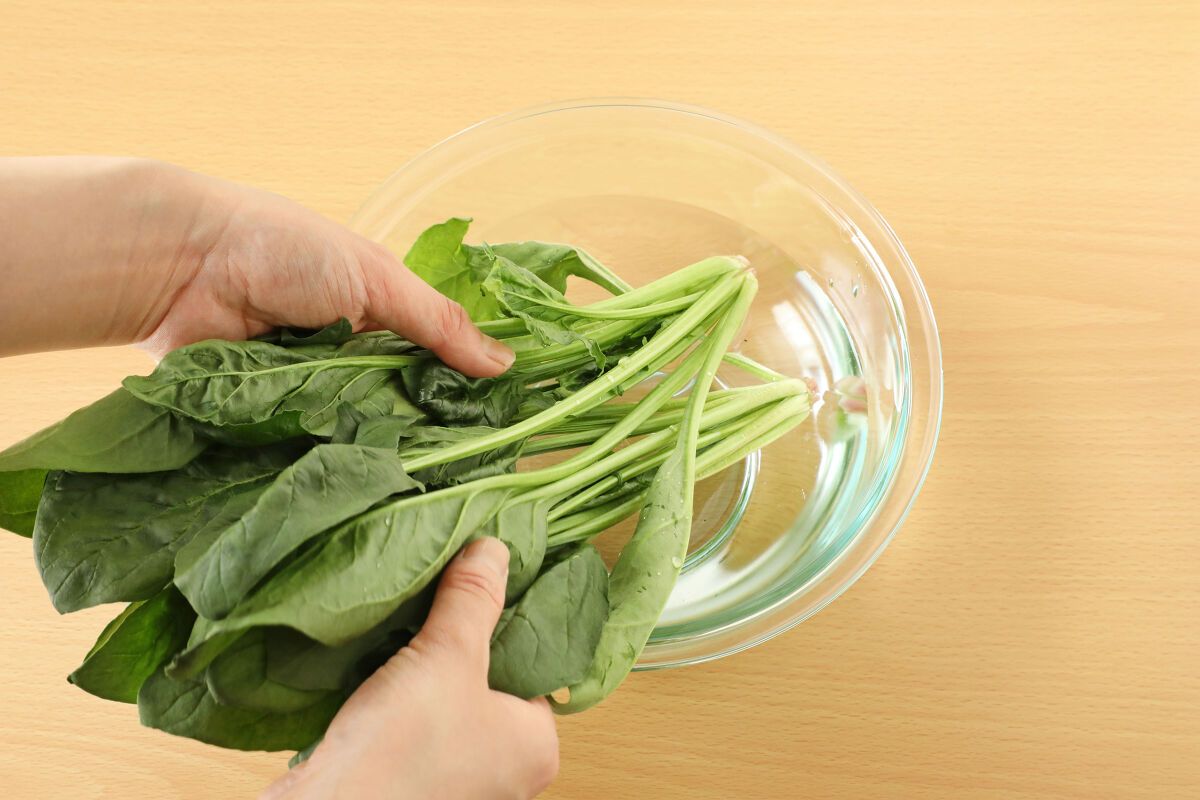 レンジで簡単！ほうれん草とにんじんとささ身のナムル