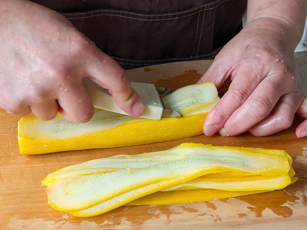 農家直伝 ズッキーニを“リボンスライス”して激推しサラダ3選作ってみた！この味シミ、食感 万能食材すぎ～『あたらしい日日』こんな時代のニューノーマルな暮らし方。食と農、生活情報をお届けします