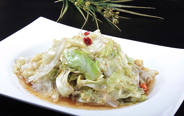 干锅五花肉手撕包菜！ 爽脆不油腻的快手下饭菜！麻烦白饭再来几碗！🥗🥓😋🍚🍚 简单又快手，而且下饭！想要做一道菜就可以有菜 有肉，那就做这道干锅五花肉手撕包菜吧！包菜都省下刀工，手撕就可以了~ 😝😂 🥗🥓 食材：小包菜半颗🥬、五花肉200克🥓、蒜🧄、姜、干辣椒