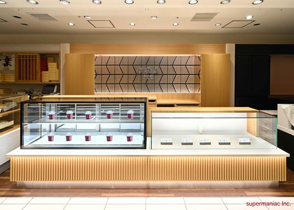 和菓子の商品づくりのラッピングとディスプレイをラッピングとお花のお話