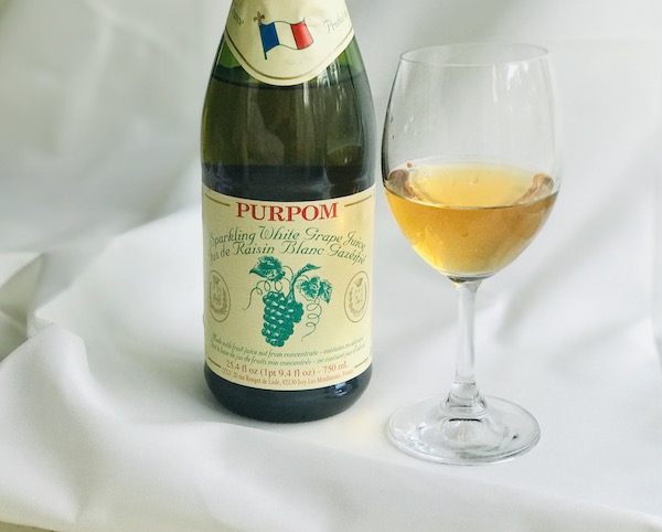 パーティーのドリンクはこれで決まり！ピュアポム スパークリングジュースワイン用のブドウ の搾汁のみを使用した、大人も子どもも楽しめる果汁100％のスパークリングジュースです♪自然な甘みが広がる「ホワイトグレープジュース」と、しっかりした甘みとコクが