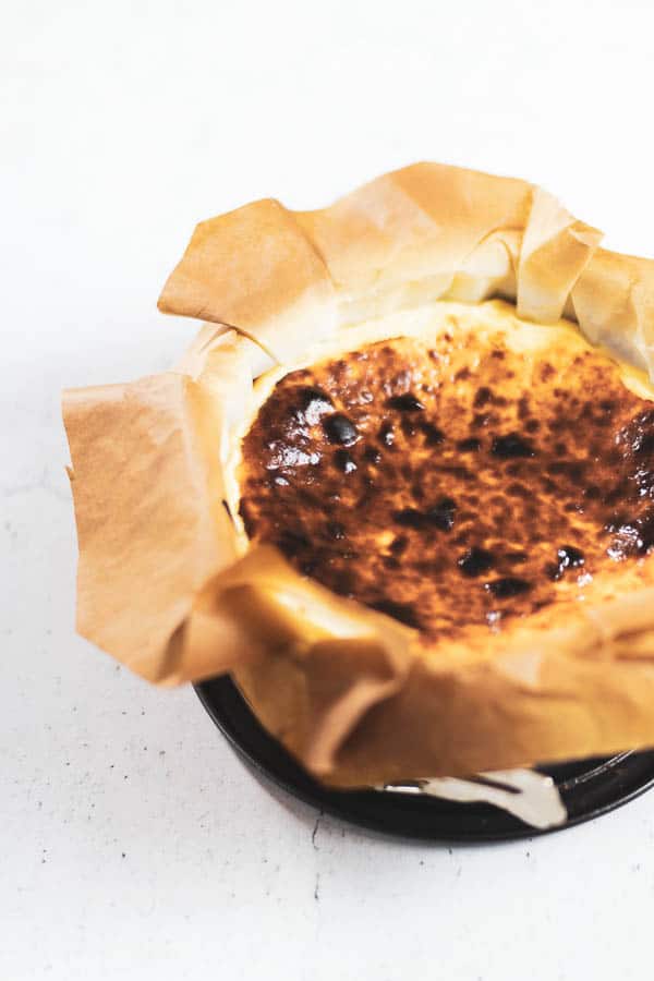 グルテンフリー＆白砂糖不使用 ちょっと大きめバスクチーズケーキ5号 15cm 025-005甘さ控えめ グルテンフリー 米粉 スイーツ お菓子洋菓子 チーズケーキ ギフト 誕生日 お取り寄せ 東京 - 東京都荒川区ふるさとチョイス - ふるさと納税サイト