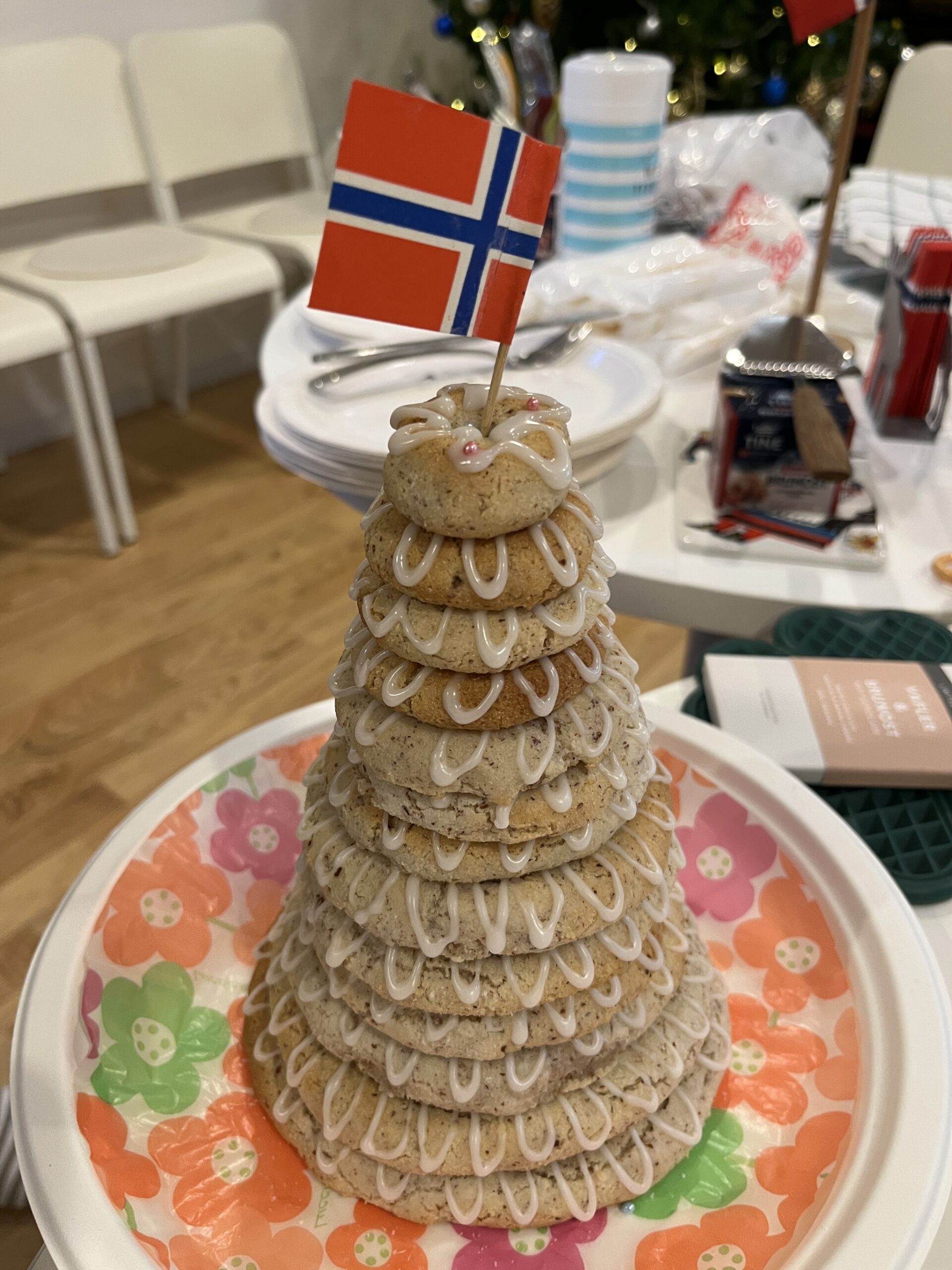 🦖💭ノルウェーワッフルを食べに FUGLEN ASAKUSAへ🧇💙 ブラウンチーズ、サワークリームブルーベリージャムの相性が抜群 で美味しい🧀🍇 そしてノルウェー行きの 往復航空券をやっと予約 できましたー！🇳🇴❤️去年・一昨年よりかなりInstagram