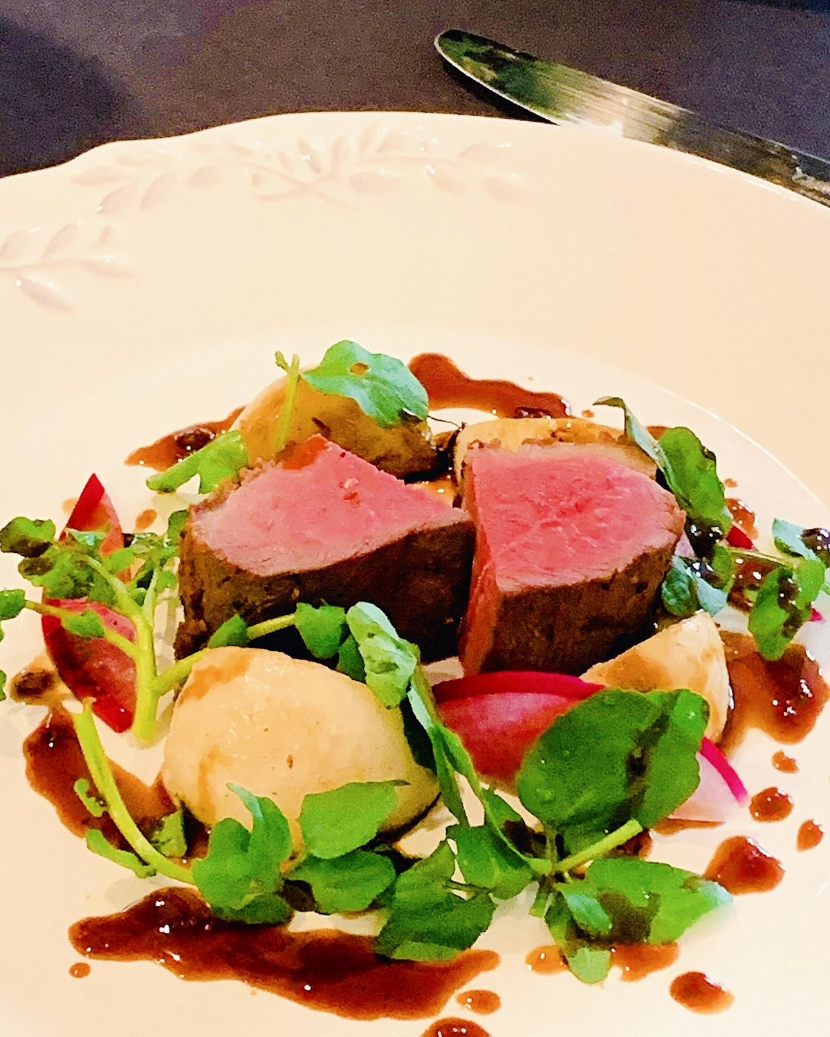 パーティーの主役に♪インスタ映え最高のローストビーフ盛り付けアイデア23 - macaroni