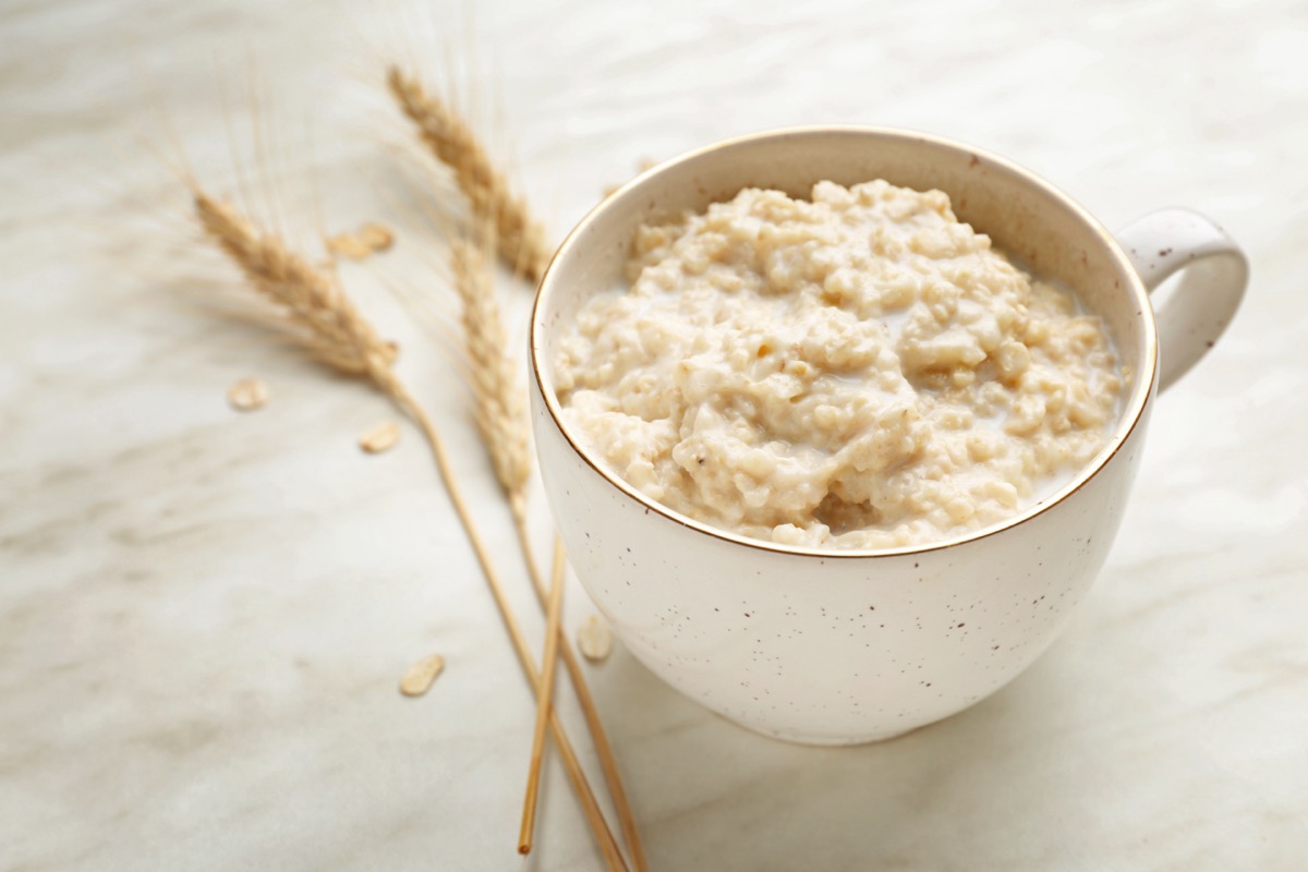 本当はおいしい「オートミール」のレシピ。オートミールを米化して、ピザやチャーハン、おにぎりをたらふく食べる方法 - メシ通ホットペッパーグルメ