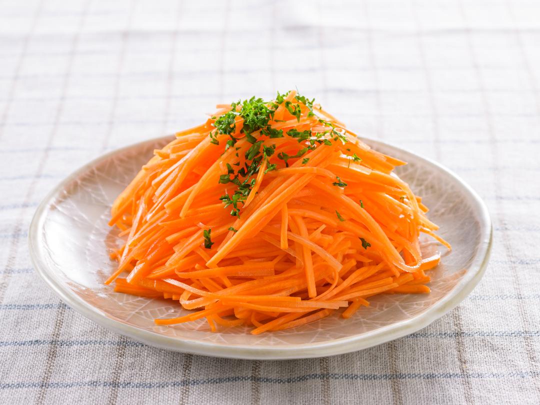 調味料で漬けるだけ！健康の味方です！酢にんじんを使った節約アレンジレシピも紹介