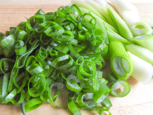 長ネギの青い部分が臭み消しになる理由。代用の野菜や調味料も紹介 - Fily