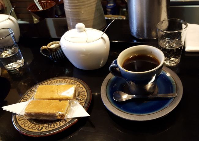 可否館』 ☑︎アイスクリーム ☑︎くるみクッキー ☑︎アイスコーヒー 宮沢賢治ゆかりの盛岡 モーリオ の喫茶店☕️ 童話の中の様な中庭が良い雰囲気♪憧れのくるみクッキーは 注文できて嬉しかった *´-`アイスの大きさにびっくりしたよ‼︎岩手県盛岡市材木町2-18