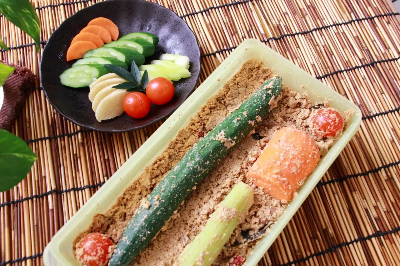 ぬか床作り前編 初めてのぬか床作り。初めてでも簡単、何度やっても簡単。ぬか床を作ってみる。 - らっきょう専門店とまりのつけもの