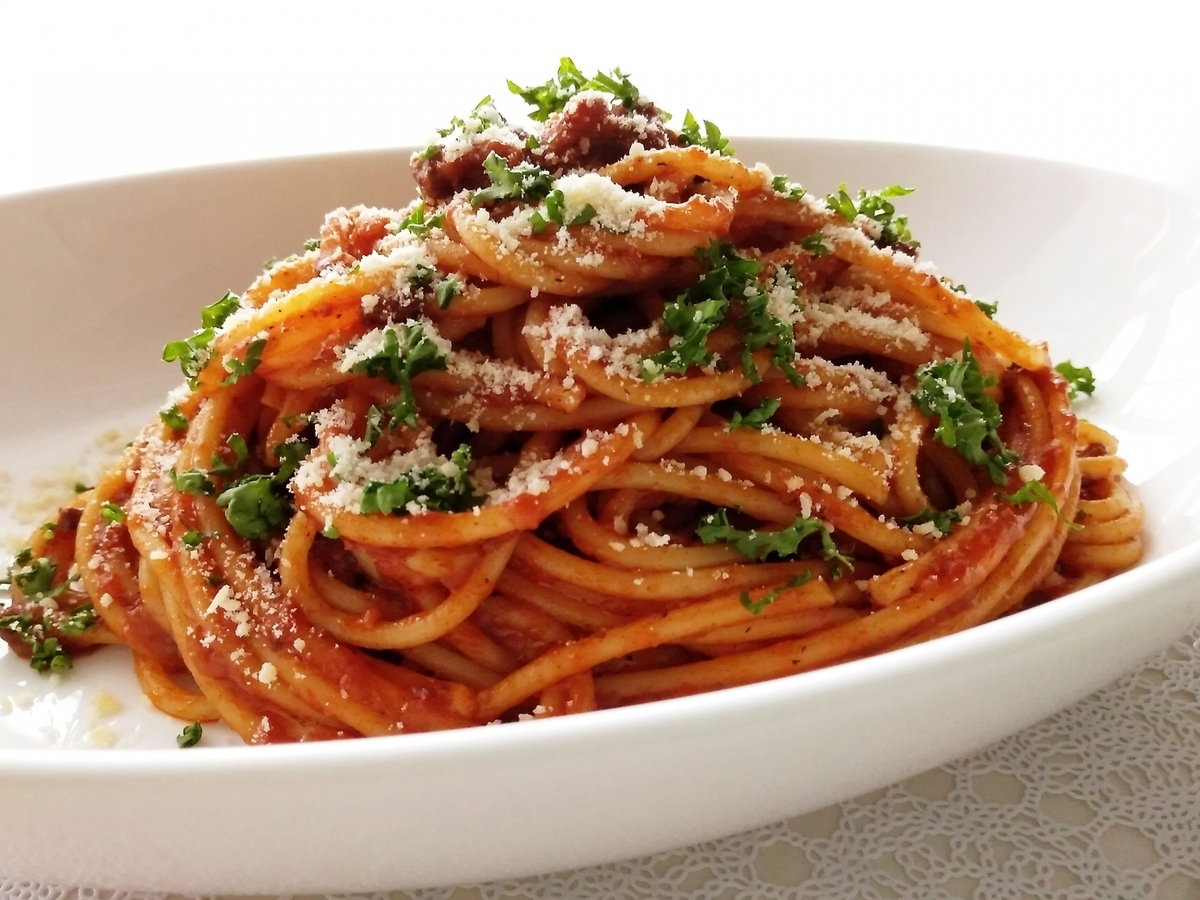 Amazon.co.jp: 青の洞窟 ボロネーゼ 140g×5個 挽き肉 旨味 美味しさ パスタソース レトルト パスタ レンジ常温保存常備食簡単 手軽 調理 : ドラッグストア