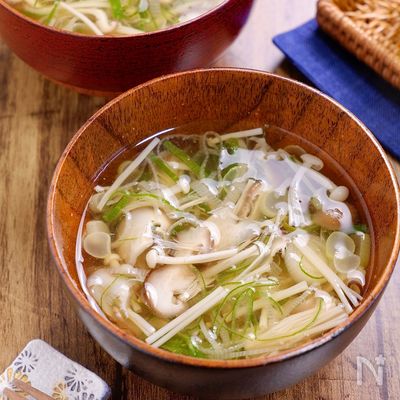 湯葉としめじのお吸い物