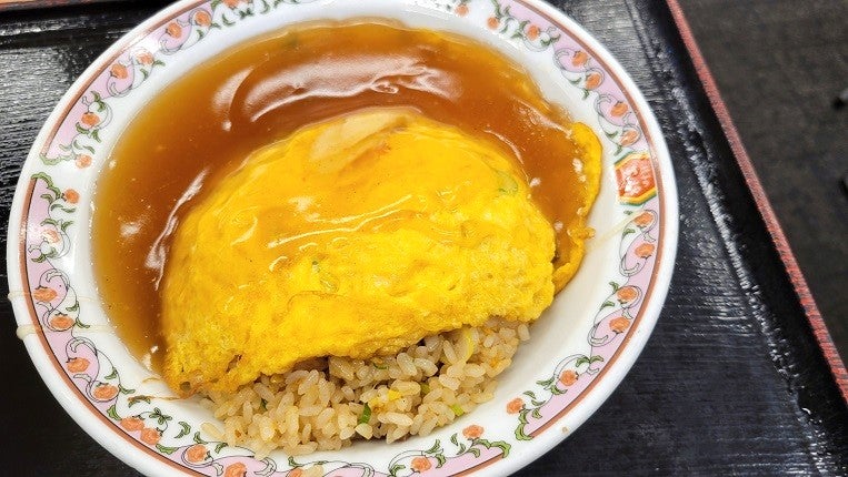餃子の王将 完璧なふわとろ玉子がのったチャーハン、人気メニュー「天津炒飯」を実食レビュー -新商品・新発売情報 進撃のグルメ