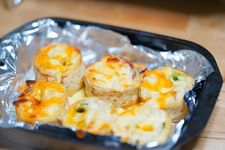 コストコの定番「ハイローラー B.L.T. 」はチーズ乗せて焼くと化ける！キャンプ飯にオススメ！イナガキヤスト公式サイト