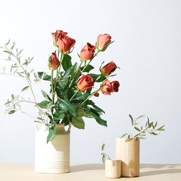 推し活”を花で華やかに彩る！ バルーン付きバースデーフラワー「そのまま飾れる推し色ブーケ」 日比谷花壇オンラインショップで7月18日 木 に発売。株式会社日比谷花壇