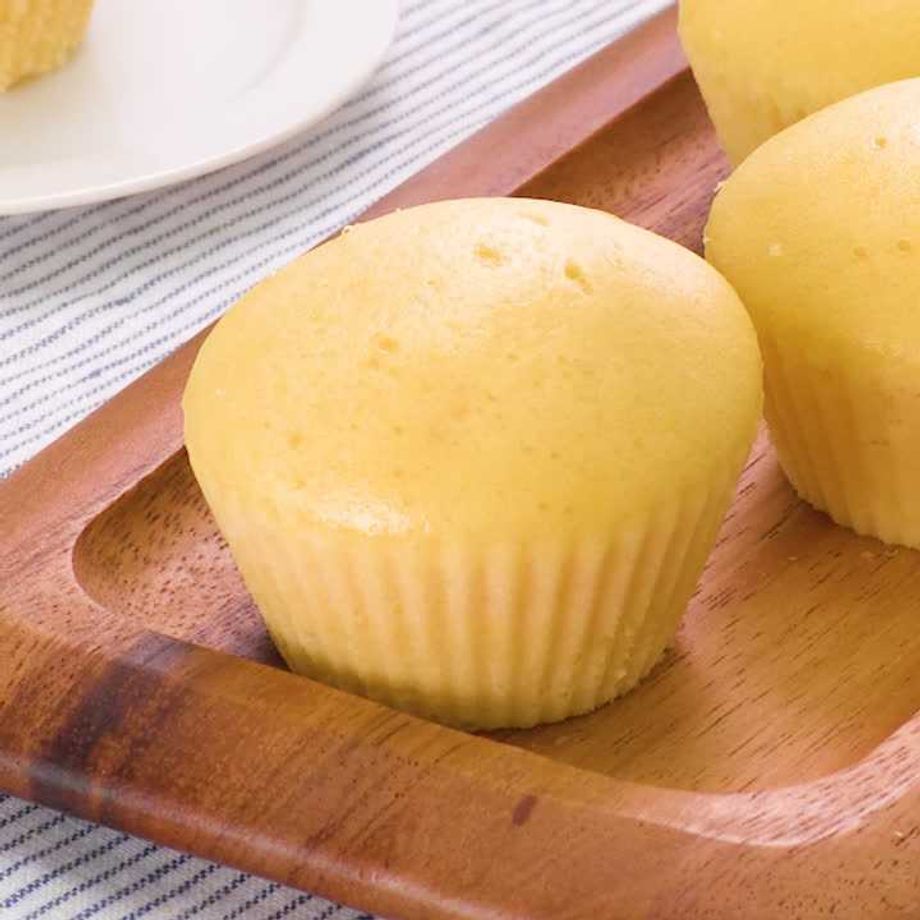 もう広がらないよ。紙コップで蒸しパン型