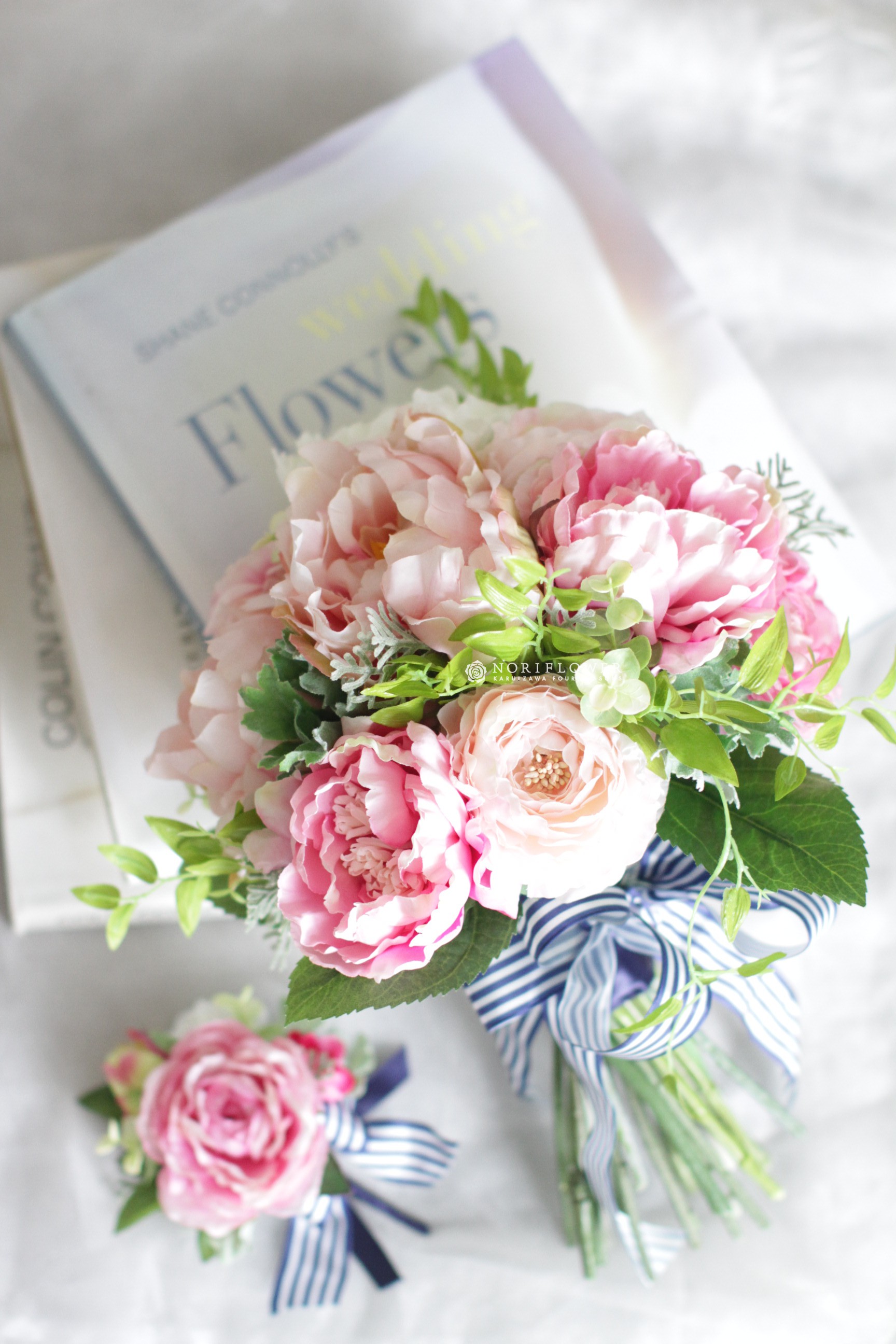 芍薬とバラとトルコキキョウのブーケ この時期の大輪の花を集めて。昨日の誤送信、本当に皆様には申し訳なかったですが、思いがけず、いろいろな方から久しぶりにご連絡を頂いたりして、大変うれしゅうございました。ありがとうございました。来週5月末日に退職のお花