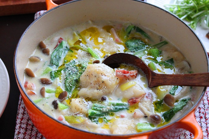 具沢山で温まる！ 里芋ときのこのシチュ