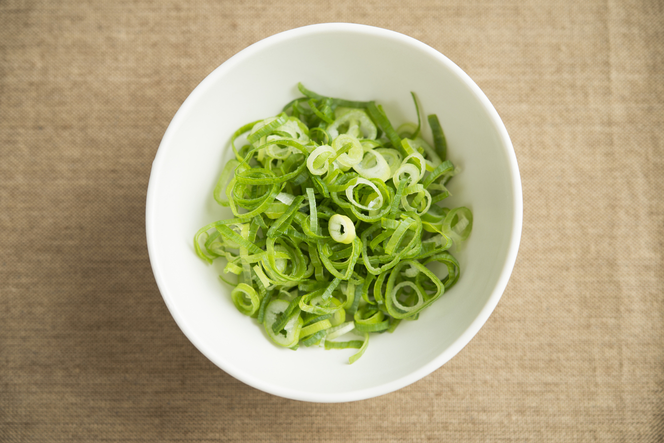 豚の角煮に入れる長ネギの代用品 6選 代わりになるのはコレ!!玉ねぎなどおすすめ代替品を紹介！代用品お探しサイト 困った時に役立つ カワルン