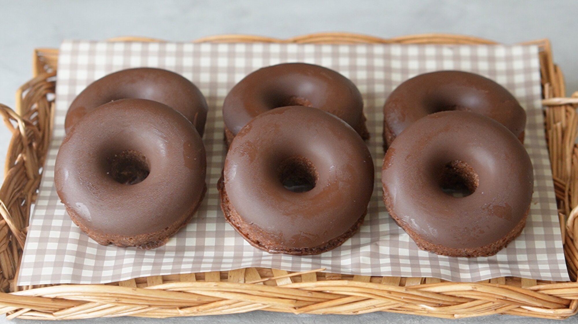 レンジで作るダブルチョコドーナツ🍩