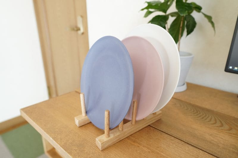 洗ったお皿が立つ！ダイソーの水切りディッシュスタンドが快適！ 池田真子整理収納アドバイザー- エキスパート - Yahoo!ニュース