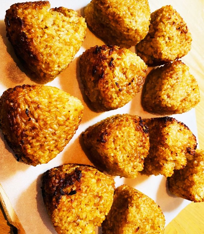 シンプルでおいしい！ めんつゆの焼きおにぎり