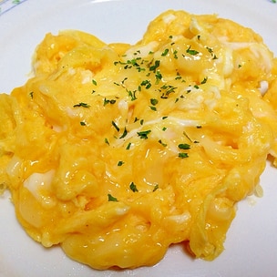 ふわとろなスクランブルエッグが入った人気爆発店のトーストを家で作る mana- エキスパート - Yahoo!ニュース