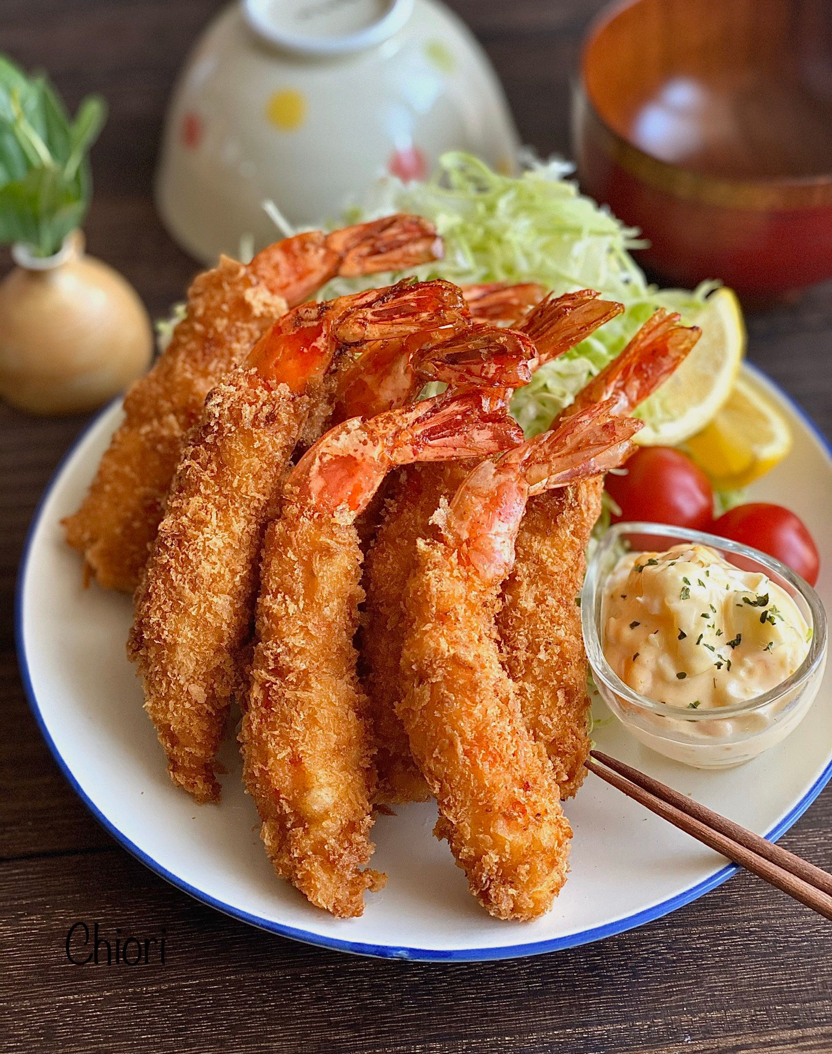 この食感は反則です バリバリエビフライ 👨‍🍳, 春巻きの皮を使ったエビフライ、カダイフver.の作り方です。,こちらも良かったら参考にしてみてください！, 材料ブラックタイガー 5尾春巻の皮 6〜7枚 バッター液 卵 1個水 大さじ2薄力粉大さじ4 ソース ウスターソース 大さじ1ケチャップ 大さじ1マスカルポーネ 大さじ2マヨネーズ 大さじ2タバスコ