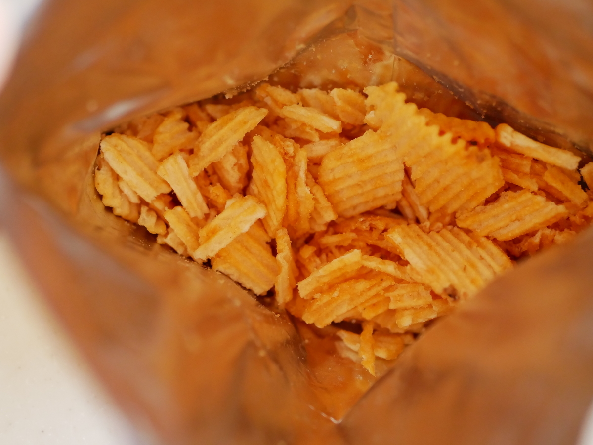 海外で大ヒットの塩漬け卵味のポテチ！「Potato Chips Salted Egg Flavor」が限定発売nomooo ノモー