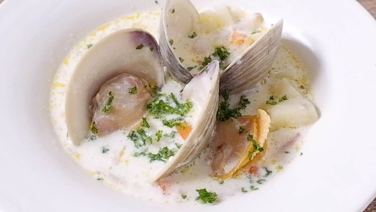 クラムチャウダーとは？シチューとの違いや絶品レシピを紹介！クラシル