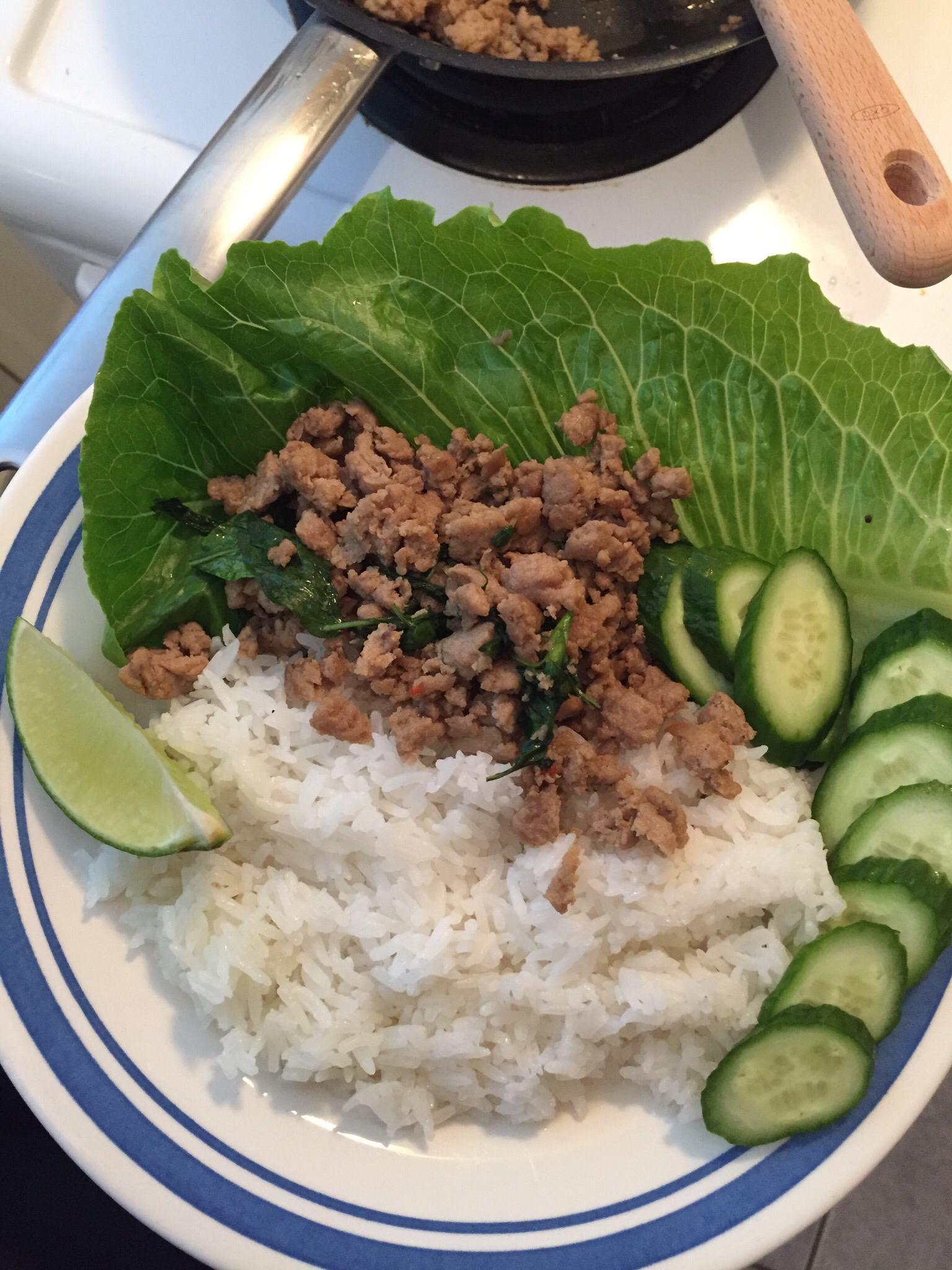 タイ料理の「ガパオ」の意味は？ガパオライスの食べ方やレシピも伝授 - macaroni