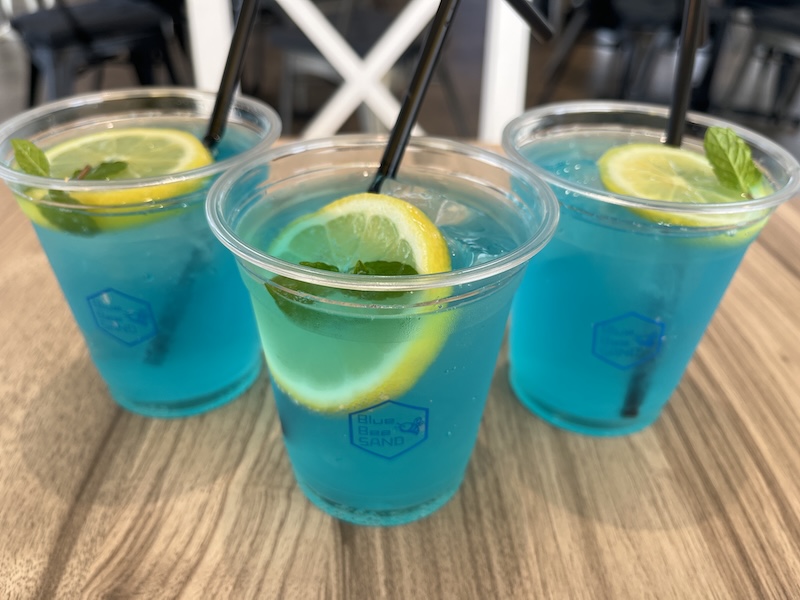 ☆ 📍 Blue Bee SAND @blue_bee_sand さん ◎かき氷◎ ・コーヒーみるく850円 ・いちごみるく850円・チョコみるく850円 ・抹茶みるく850円 ・はちみつ紅茶みるく850円 ・マンゴーみるく950円 ◎アサイーボウル◎ ・お試しサイズ800円・お手軽サイズ1350円 ・満足感