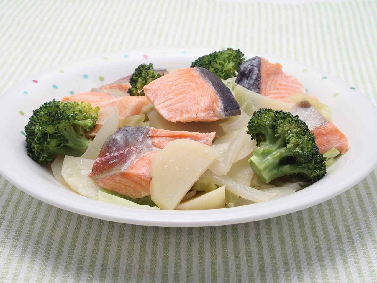 食べよう！モウっと野菜「鮭と小松菜のミルクリゾットの作り方」 旭川ガス『ほっと』より- 酪農ジャーナル電子版 酪農PLUS+