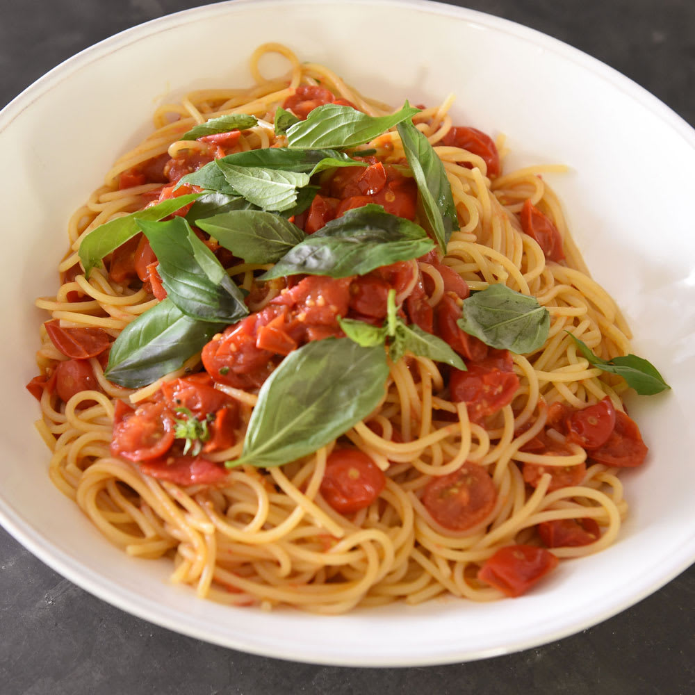 有元葉子さんのおうち時間ごはん「きゅうりと切り干し大根の胡麻酢和え」