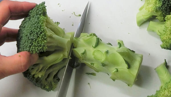 ブロッコリーの茎もおいしく！皮むきのコツ＆簡単レシピ付きカゴメ株式会社