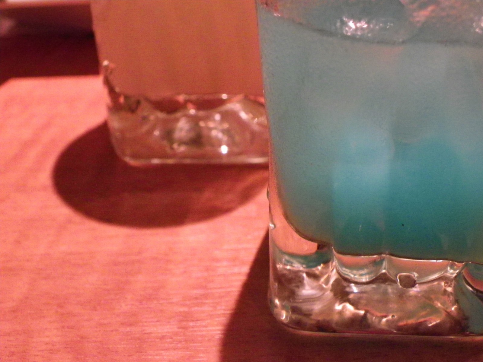 透明な氷の作り方を紹介BARのお酒が美味しい秘密は氷にあった – CRAFT STORE