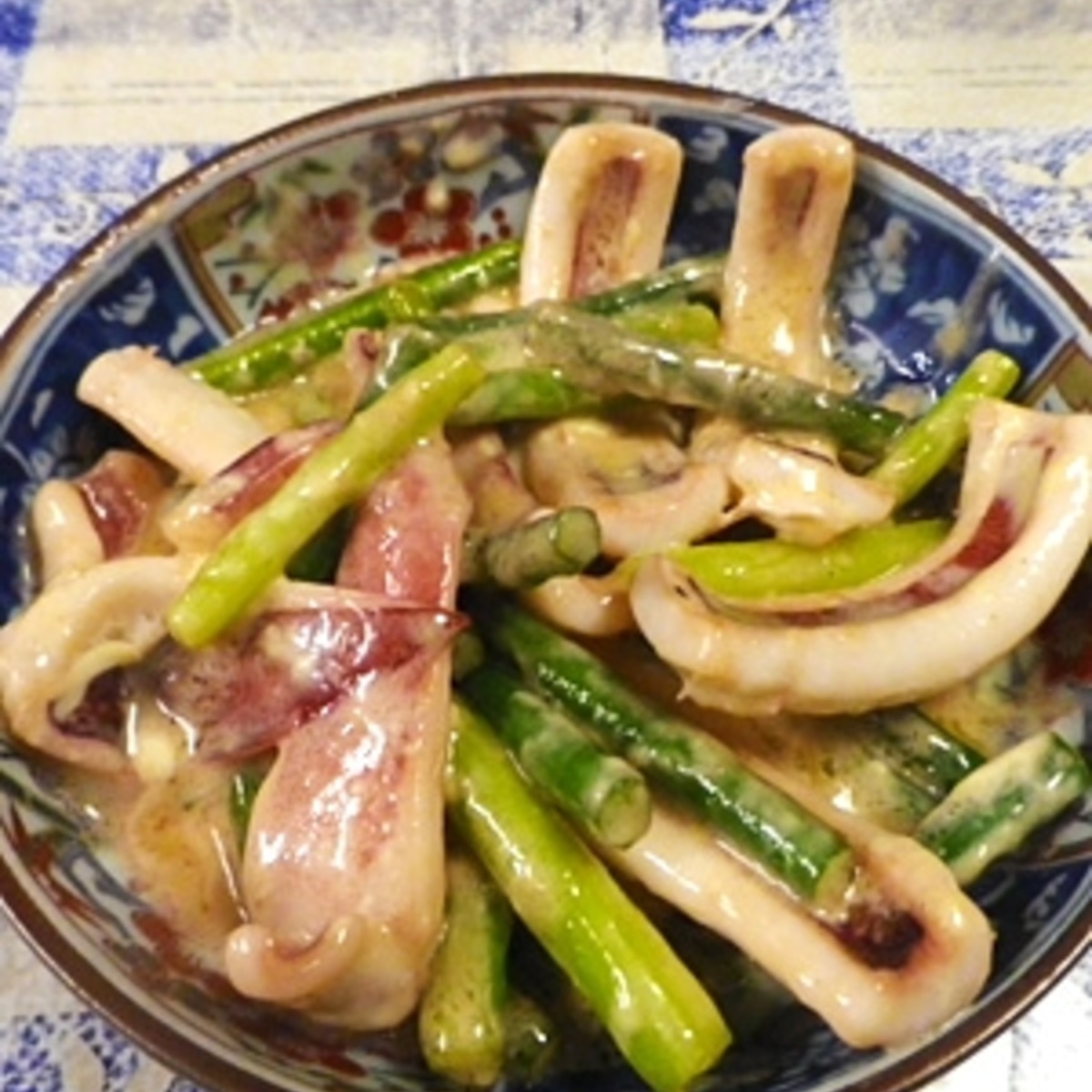 秘密はこれか！ムチッと柔らか至上の食感 人気のイカとニンニクの芽あっさり炒め 定番中華おかず 主菜 副菜 おつまみ 節約レシピ 美食