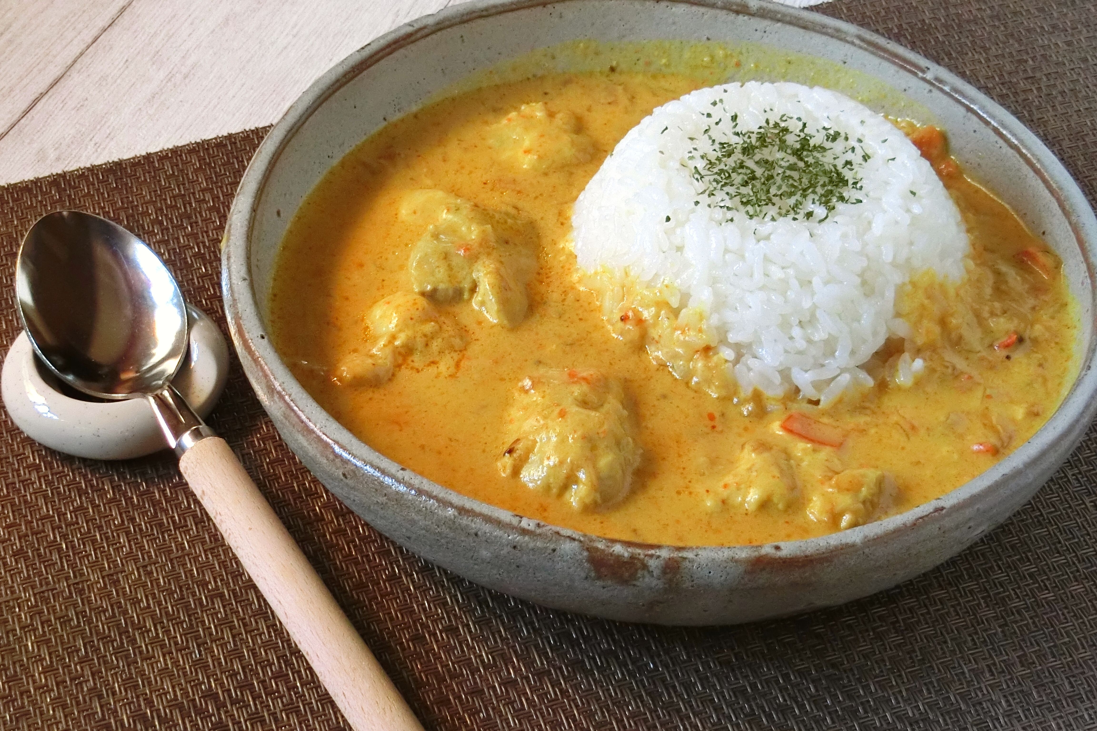 レシピ丸ごと骨付鶏のスパイスカレーの作り方チキンカレースパイスカレーレシピ