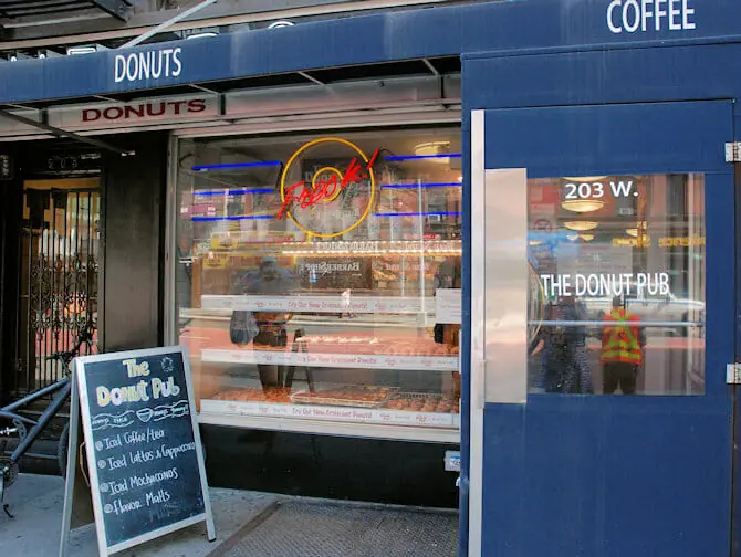 クロワッサンドーナツ 老舗のこだわり店 ドーナツ・パブ The Donut Pub 初めてのメープル・ベーコンニューヨークは遠回りしたくなる