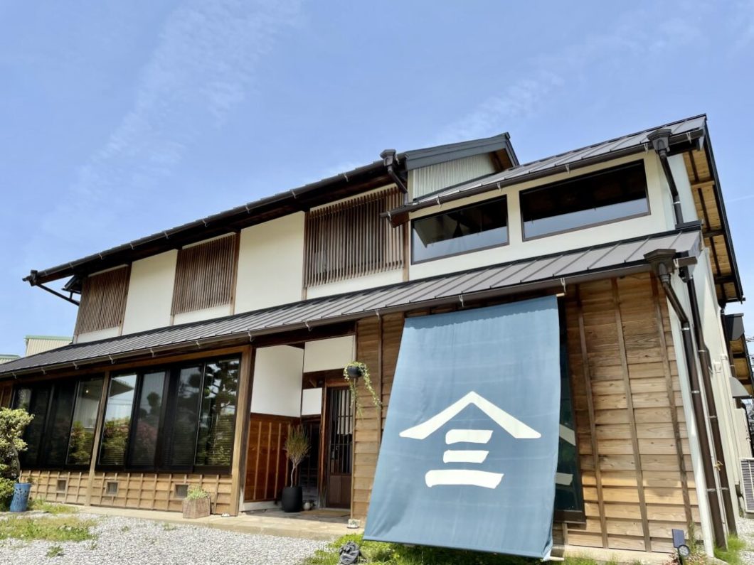 冬にピッタリ！ 室内遊び場 ながノビ2月15日・16日 10時〜17時頃 キッチンカー出店します *´︶`* ﾉ @naga_nobiながノビでたくさん遊んで、小腹がすいたら是非お立ち寄りください ⋆ᴗ͈ˬᴗ͈ ” 食べて動物園に行くのもアリ *´ ³ ` ﾉお子さんも持ち歩きやすいプレート