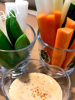 大盛で大満足‼️ 手軽に野菜チャージ🥒🥕 片手でパクッと、夏祭りのお供にも🎆野菜スティックファミマfamilymart